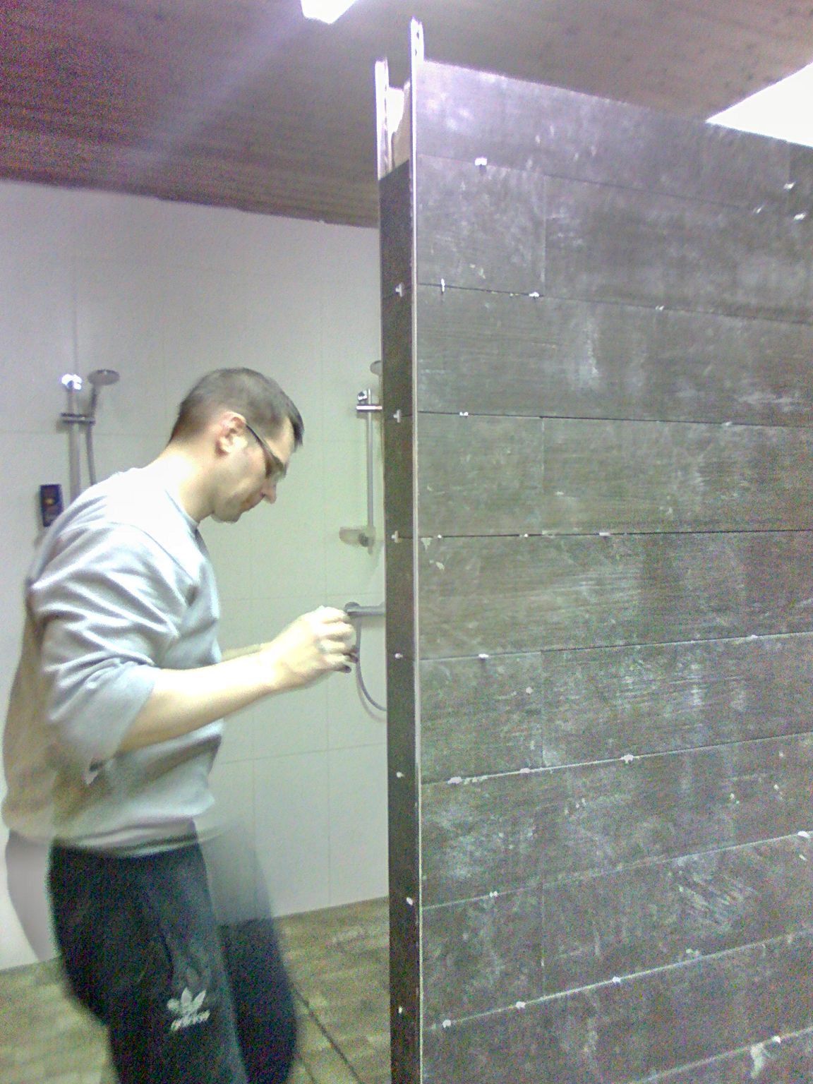 2015: Neuverfliesung Garderobe