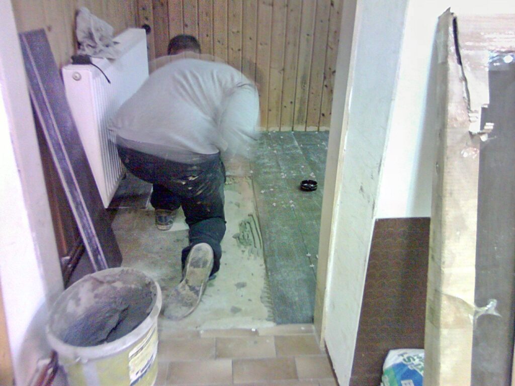 2015: Neuverfliesung Garderobe